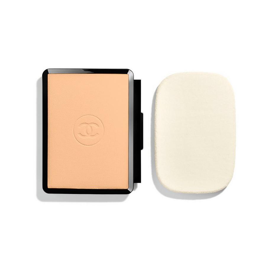 CHANEL ULTRA LE TEINT KOMPAKT-MAKE-UP FÜR HÖCHSTE PERFEKTION. EXTREM LANGANHALTEND. HOHER TRAGEKOMFORT 