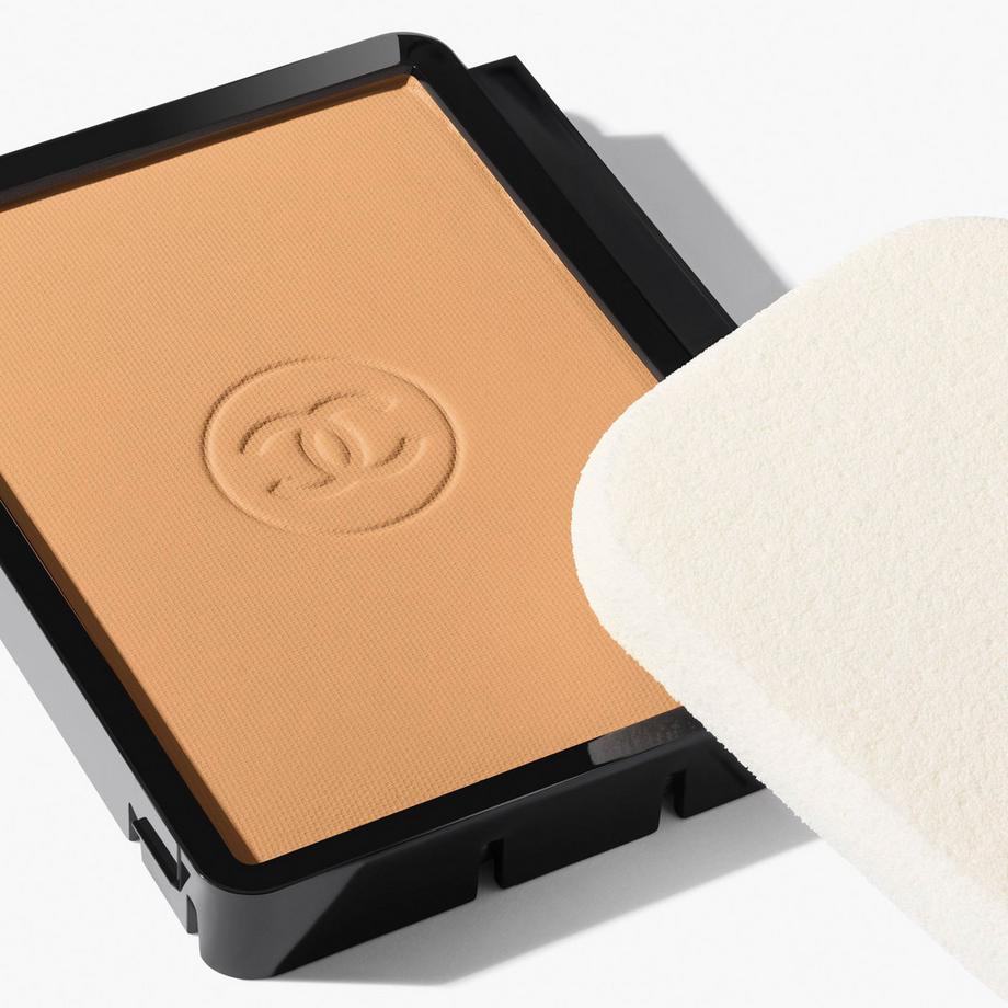 CHANEL ULTRA LE TEINT FONDOTINTA COMPATTO AD ALTA PERFEZIONE. LUNGA TENUTA. MASSIMO CONFORT 