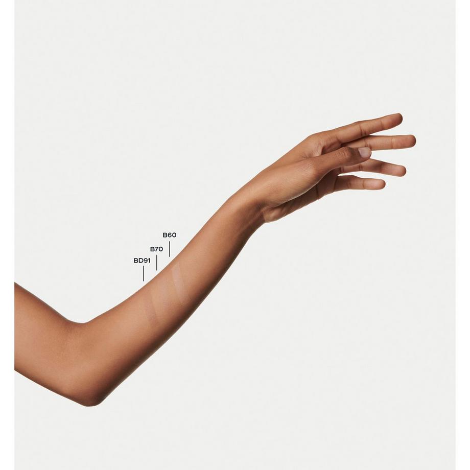 CHANEL ULTRA LE TEINT FONDOTINTA COMPATTO AD ALTA PERFEZIONE. LUNGA TENUTA. MASSIMO CONFORT 