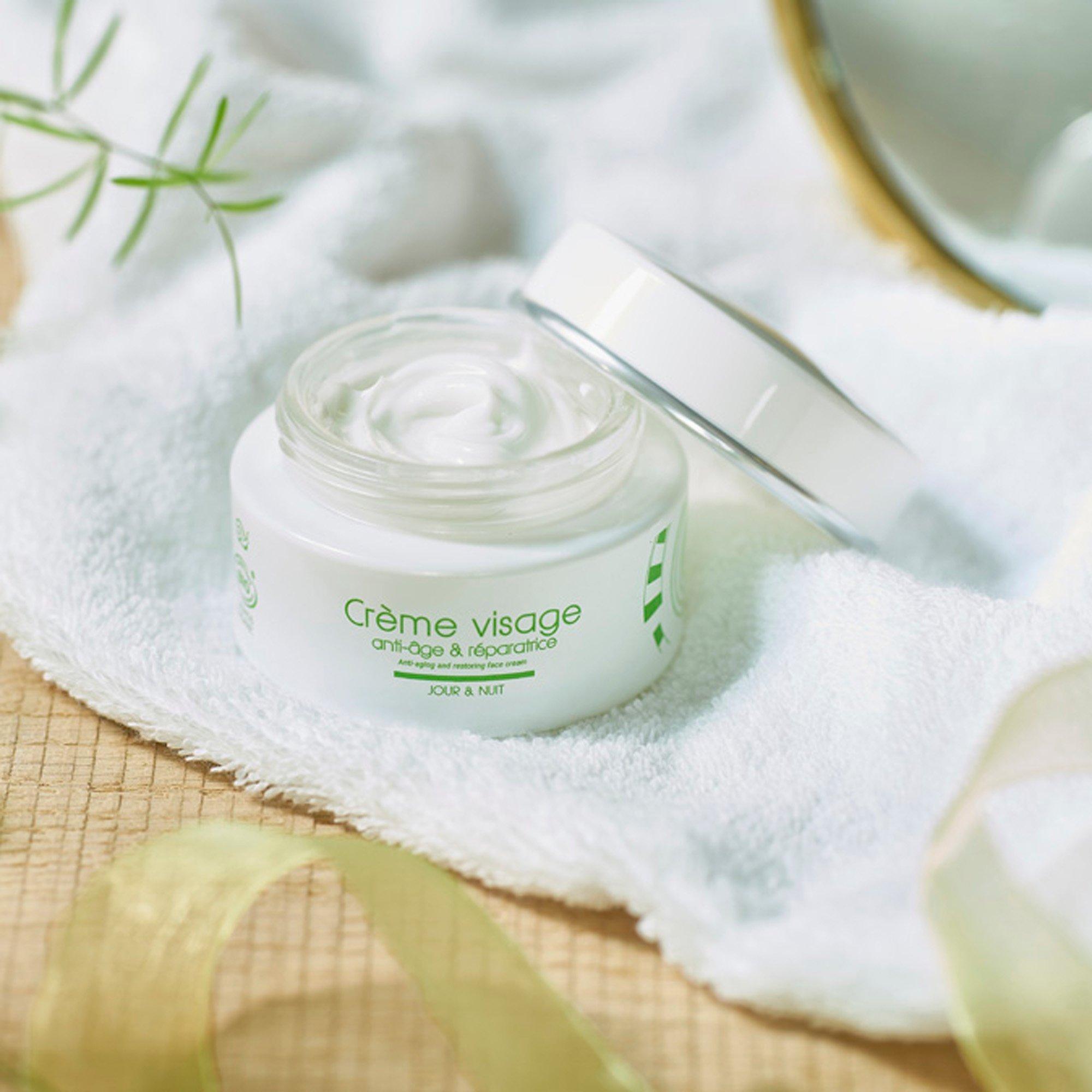 Royer Cosmetique RoyeR Crème Visage anti-âge Crema Viso Fresca Biologica Sbavare 