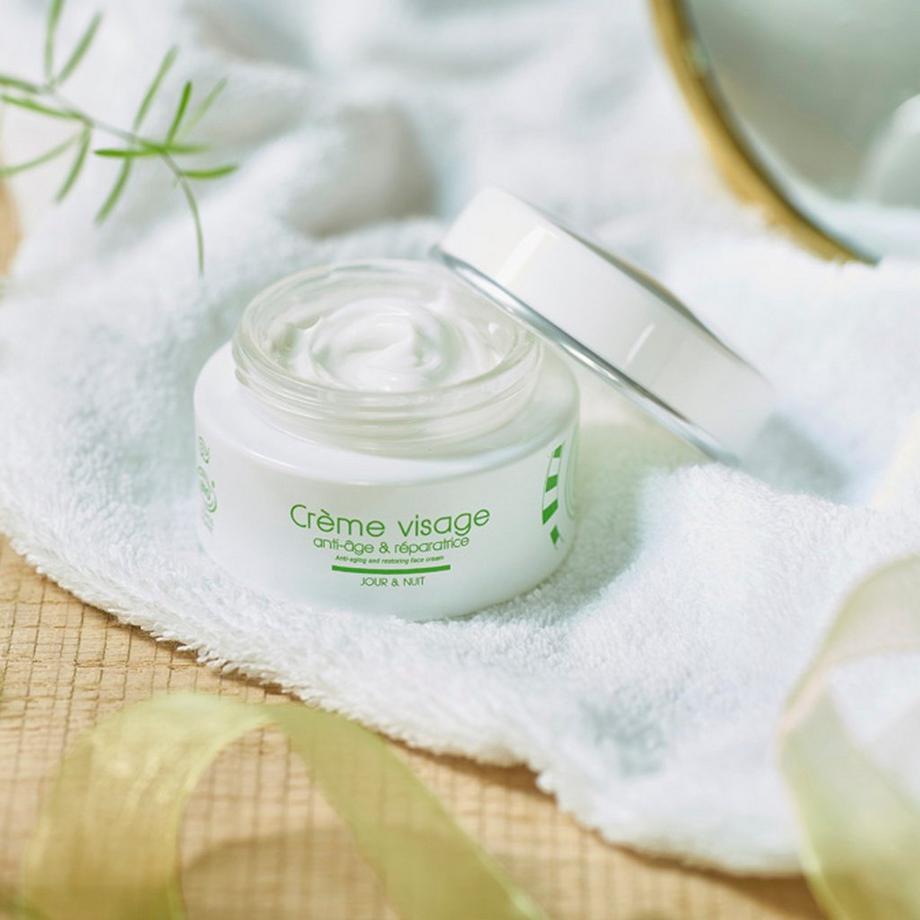 Royer Cosmetique RoyeR Crème Visage anti-âge Bave Bio Et Fraîche Crème Pour Le Visage 