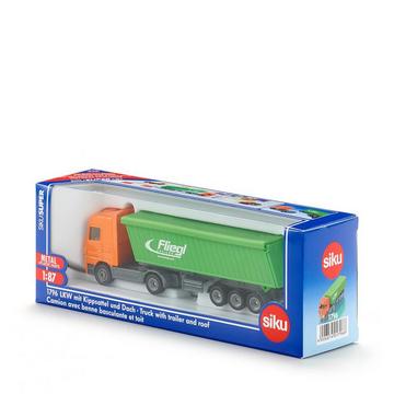 Camion avec benne basculante et toit