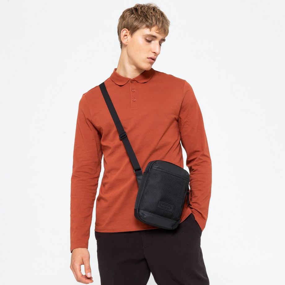 Eastpak Umhängetasche THE ONE Cnnct 