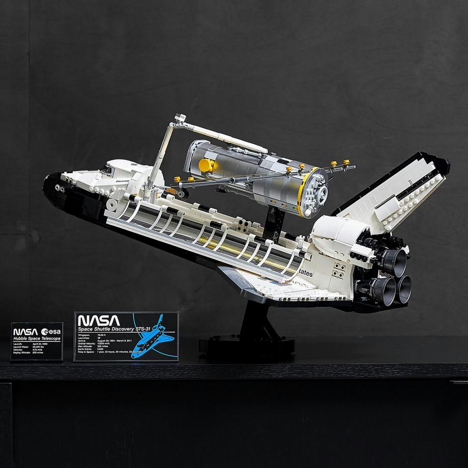 LEGO®  10283 NASA Space Shuttle Discovery 