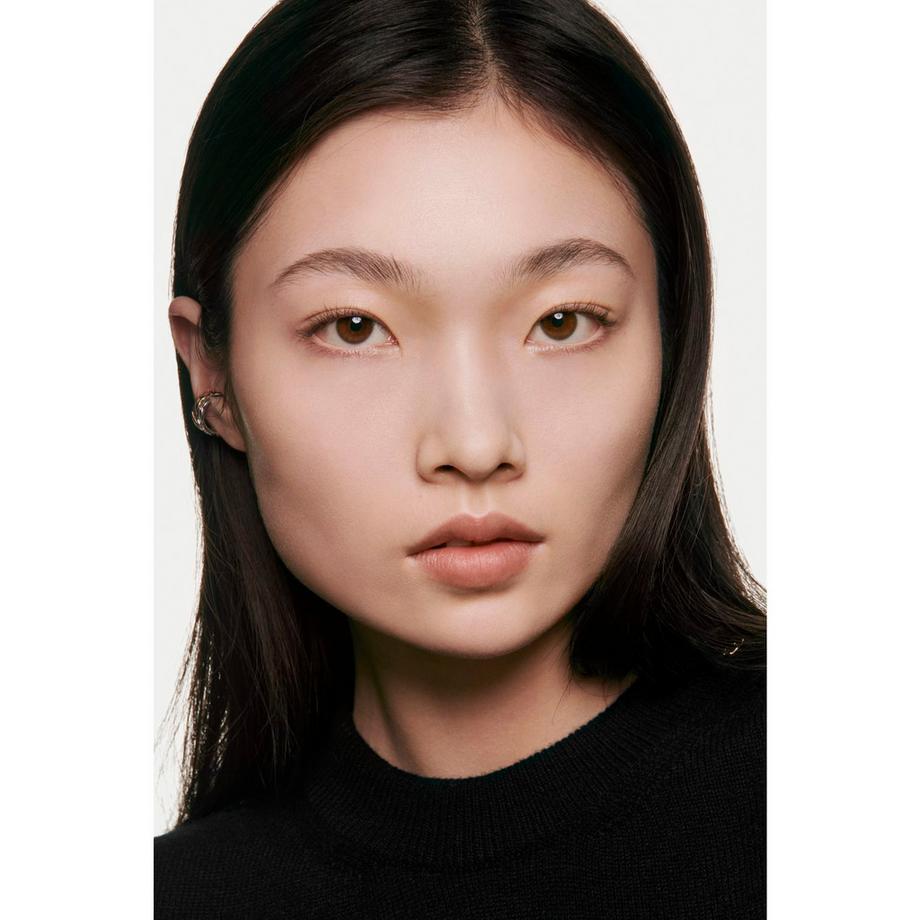 CHANEL SUBLIMAGE L’ESSENCE DE TEINT FONDOTINTA IN SIERO GENERATORE DI LUMINOSITÀ 