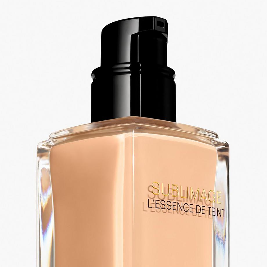 CHANEL SUBLIMAGE L’ESSENCE DE TEINT FONDOTINTA IN SIERO GENERATORE DI LUMINOSITÀ 