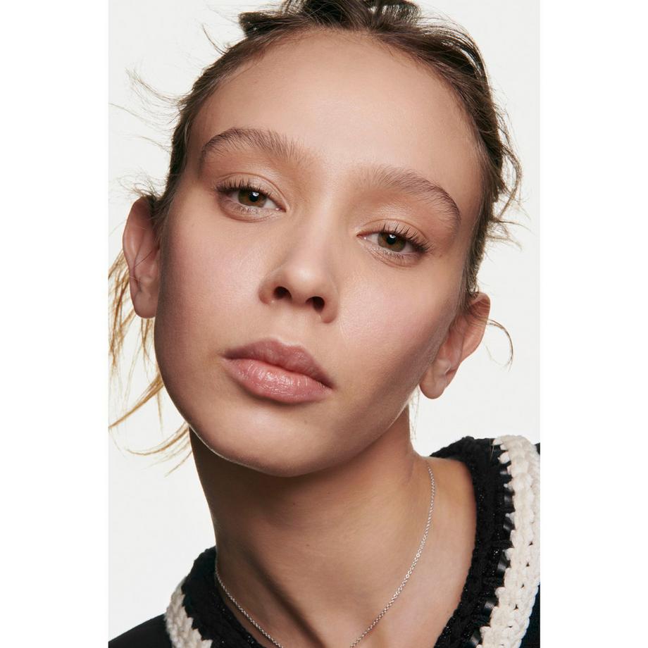 CHANEL SUBLIMAGE L’ESSENCE DE TEINT FONDOTINTA IN SIERO GENERATORE DI LUMINOSITÀ 