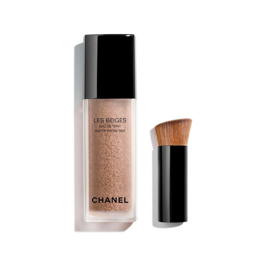 CHANEL LES BEIGES EAU DE TEINT EAU DE TEINT FRAÎCHE AUX MICROBULLES DE PIGMENTS. EFFET PEAU NUE. BELLE MINE NATURELLE ET LUMINEUSE 