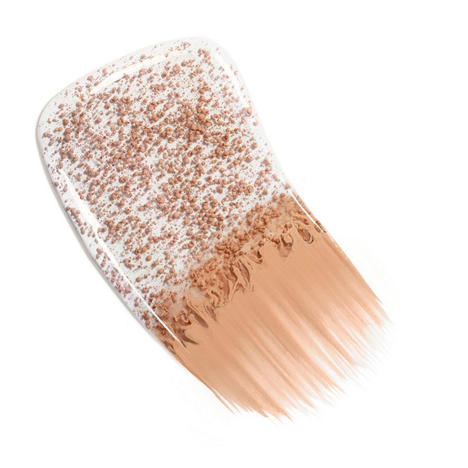 CHANEL LES BEIGES EAU DE TEINT EAU DE TEINT FRAÎCHE AUX MICROBULLES DE PIGMENTS. EFFET PEAU NUE. BELLE MINE NATURELLE ET LUMINEUSE 