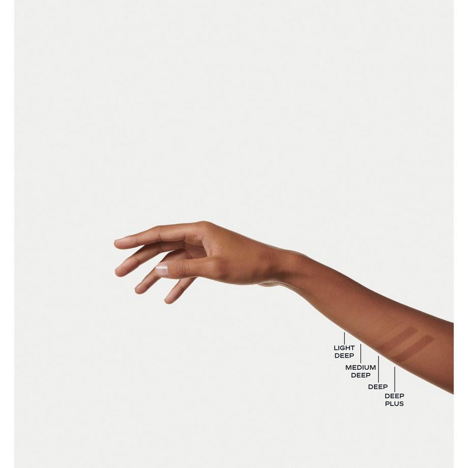 CHANEL LES BEIGES EAU DE TEINT EAU DE TEINT FRAÎCHE AUX MICROBULLES DE PIGMENTS. EFFET PEAU NUE. BELLE MINE NATURELLE ET LUMINEUSE 