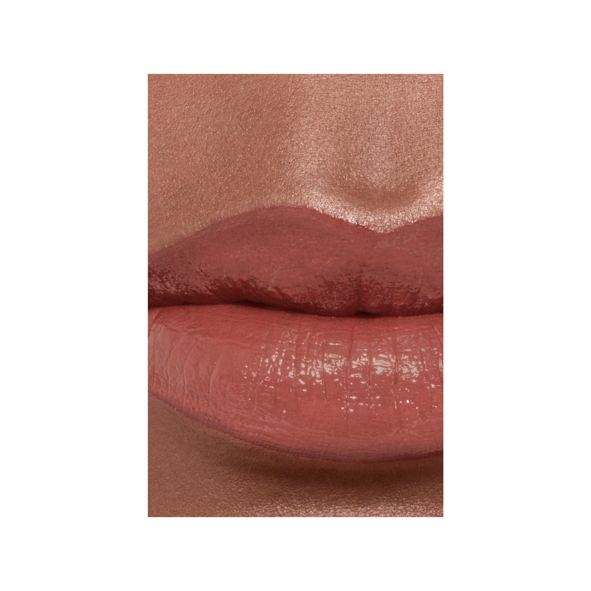 CHANEL ROUGE COCO BLOOM IL ROSSETTO IDRATANTE E RIMPOLPANTE A LUNGA TENUTA, COLORE E BRILLANTEZZA INTENSI. 