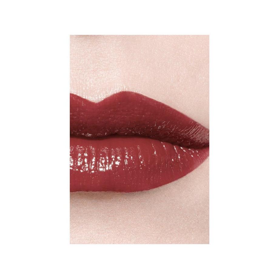 CHANEL ROUGE COCO BLOOM ⁠ IL ROSSETTO IDRATANTE E RIMPOLPANTE A LUNGA TENUTA, COLORE E BRILLANTEZZA INTENSI. 