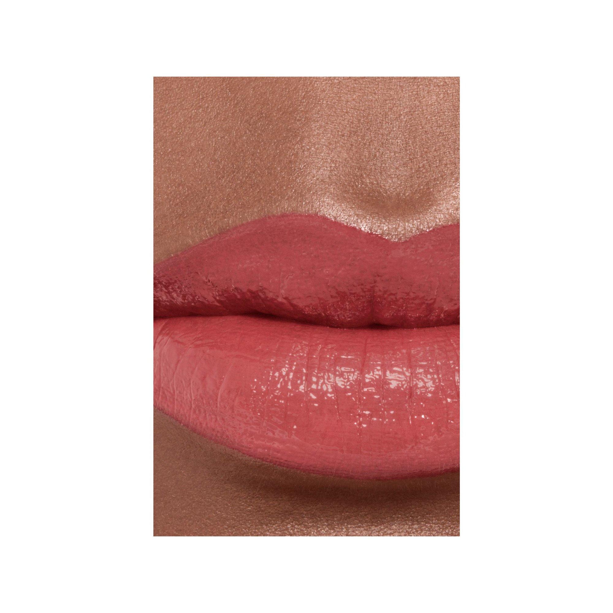 CHANEL ROUGE COCO BLOOM@ DER FEUCHTIGKEITSSPENDENDE, AUFPOLSTERNDE, HOCHGLÄNZENDE UND FARBINTENSIVE LIPPENSTIFT MIT LANGEM HALT. 