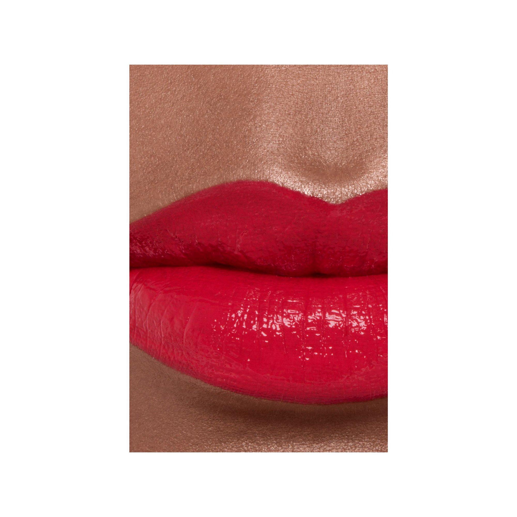 CHANEL ROUGE COCO BLOOM IL ROSSETTO IDRATANTE E RIMPOLPANTE A LUNGA TENUTA, COLORE E BRILLANTEZZA INTENSI. 