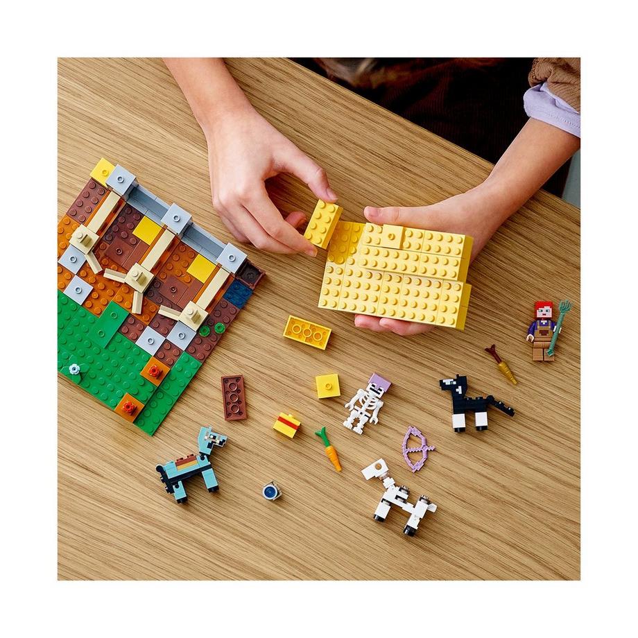 LEGO®  21171 La scuderia 