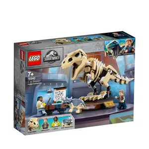 76940 L’exposition du fossile du T. Rex