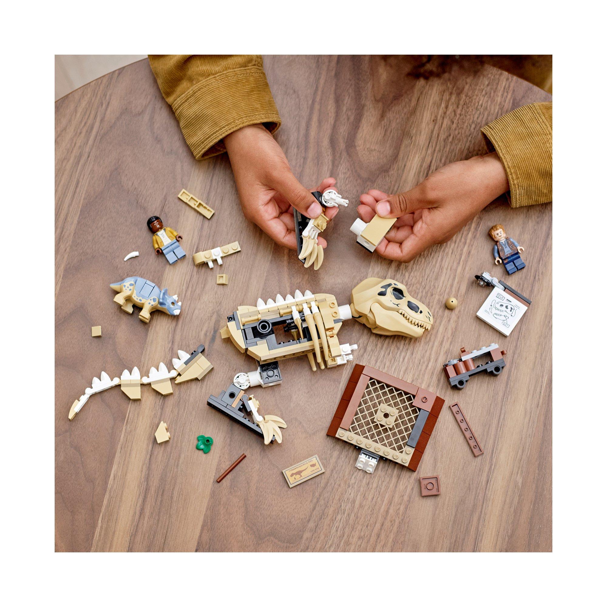 LEGO®  76940 T. Rex-Skelett in der Fossilienausstellung 