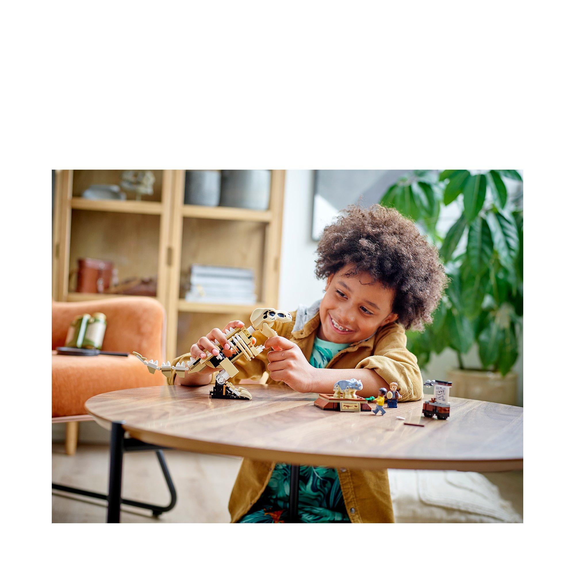 LEGO®  76940 T. Rex-Skelett in der Fossilienausstellung 