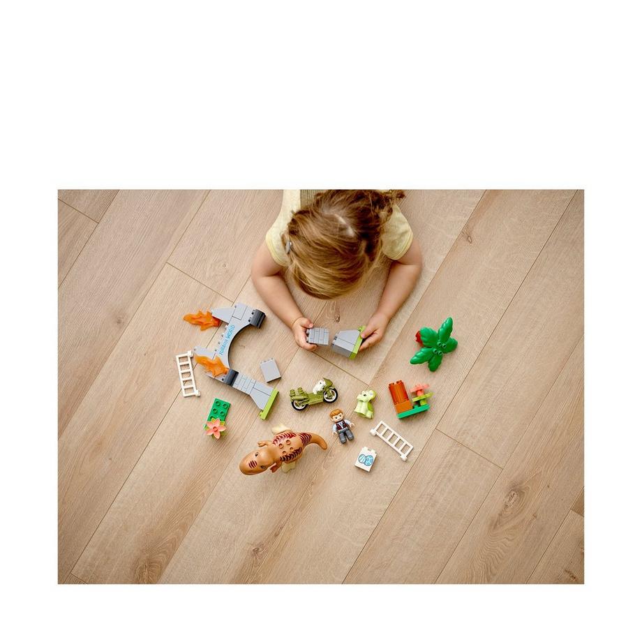 LEGO®  10939 Fuga del T.rex e del Triceratopo 