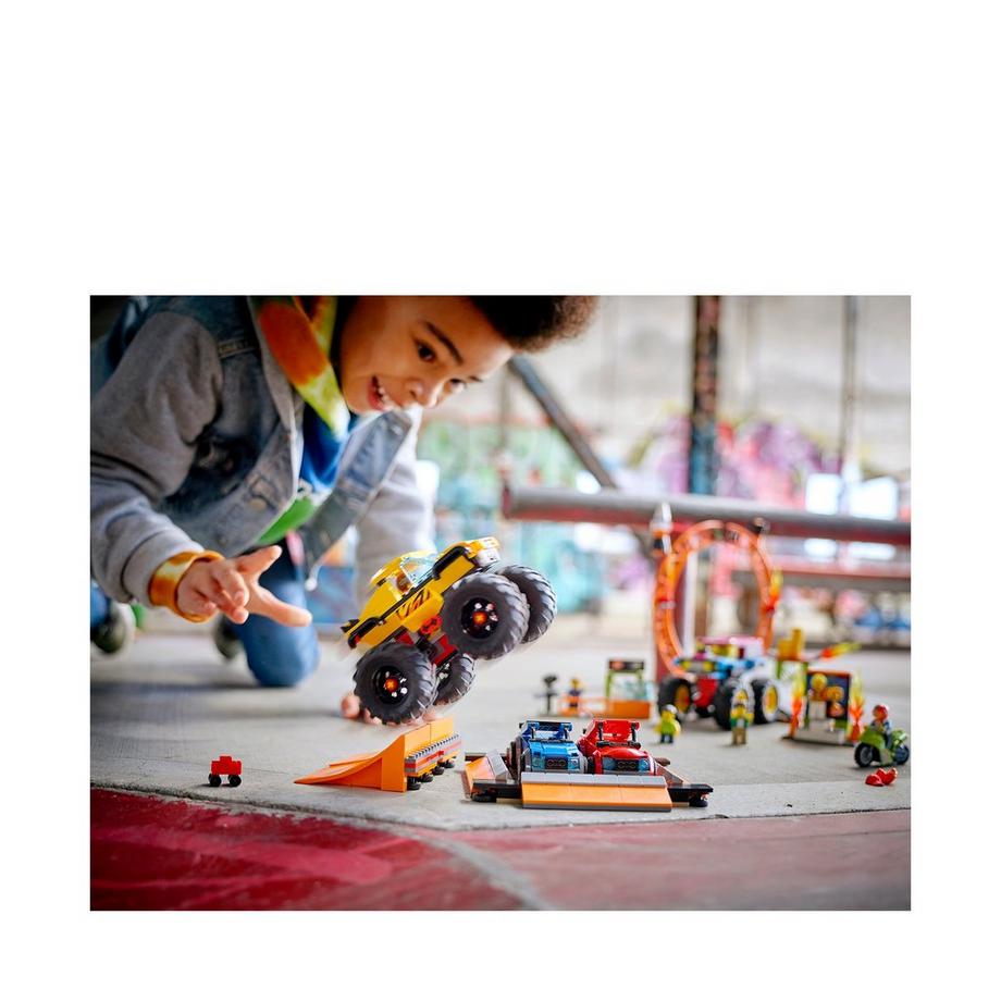 LEGO®  60295 Arena dello Stunt Show 