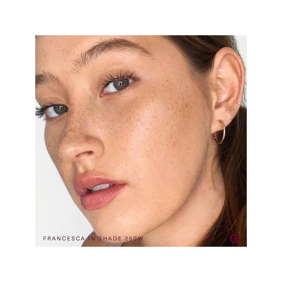 RARE BEAUTY Liquid Touch Brightening Concealer  