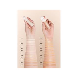 RARE BEAUTY Liquid Touch Brightening Concealer  