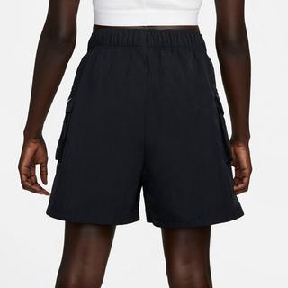 NIKE Essential Shorts 
