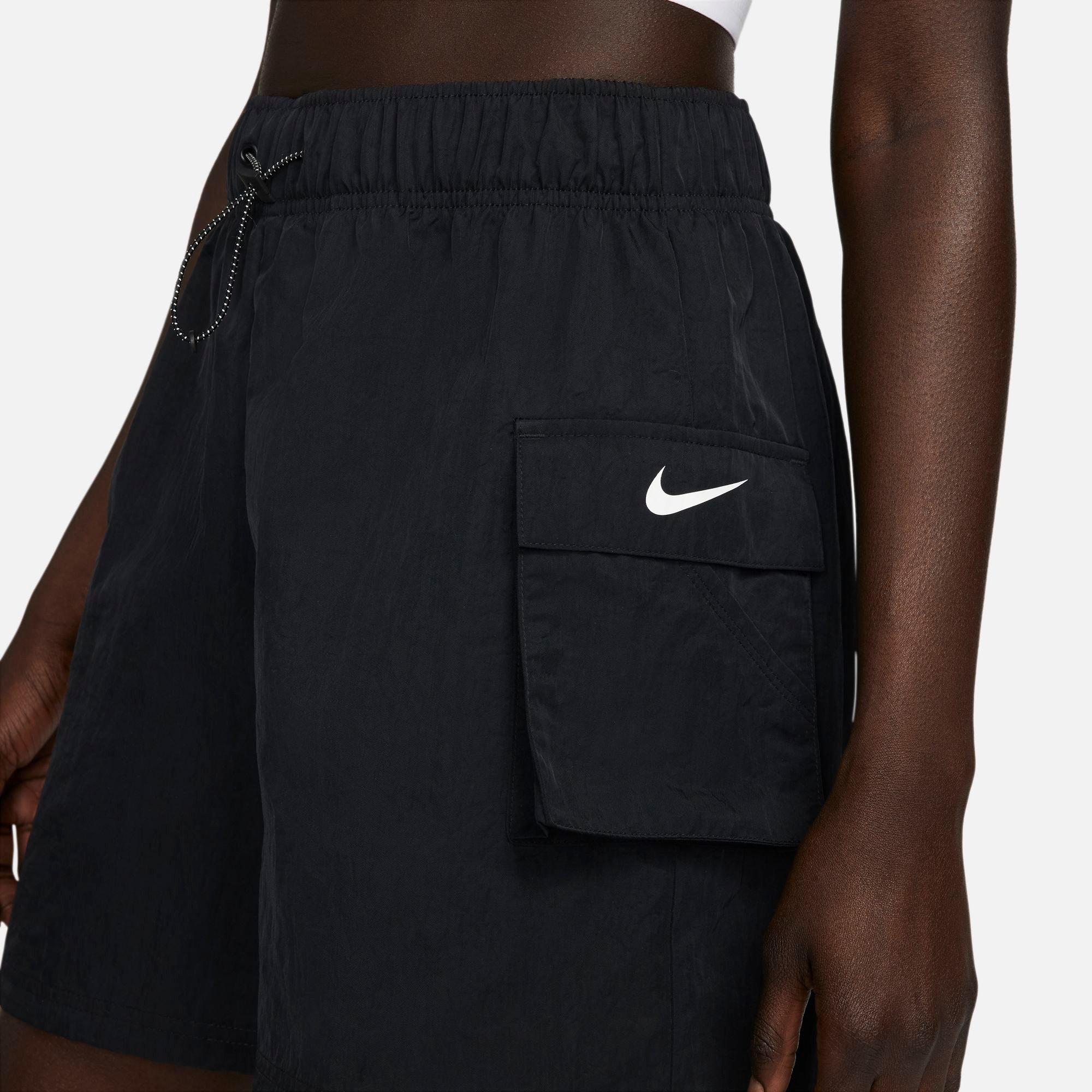 NIKE Essential Shorts 