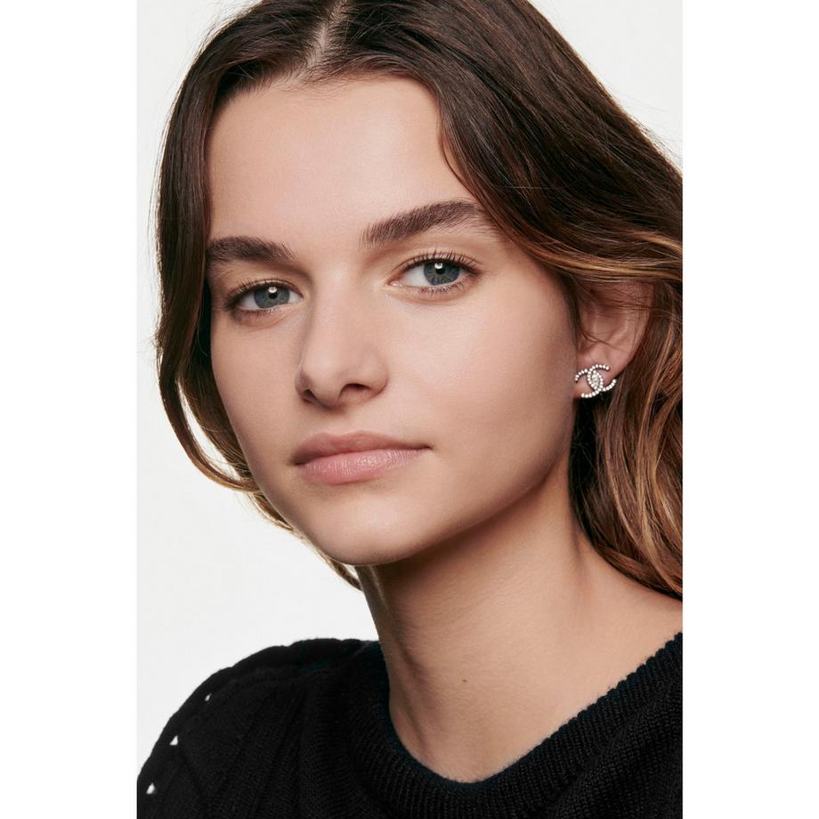 CHANEL ULTRA LE TEINT FLUIDE HAUTE TENUE - ULTRA CONFORT - FINI ZÉRO DÉFAUT 