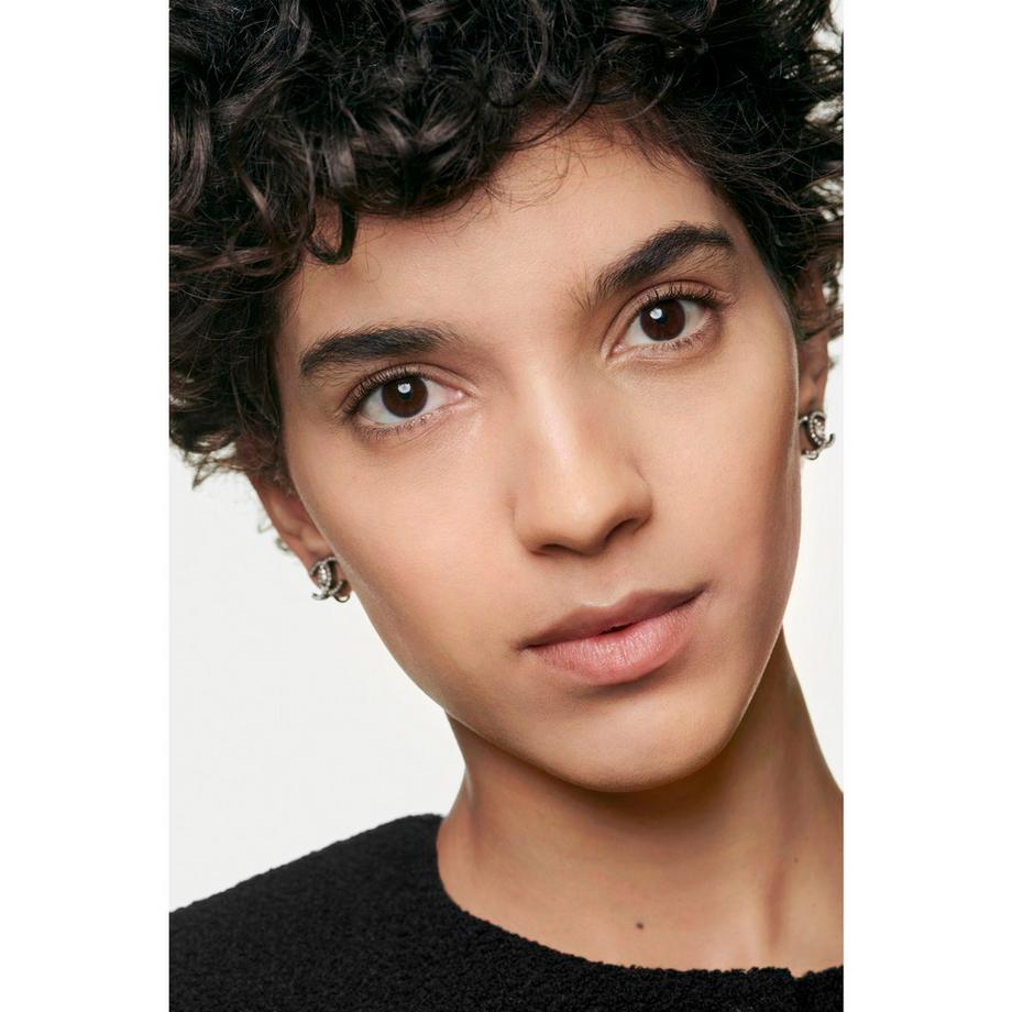 CHANEL ULTRA LE TEINT FLUIDE HAUTE TENUE - ULTRA CONFORT - FINI ZÉRO DÉFAUT 