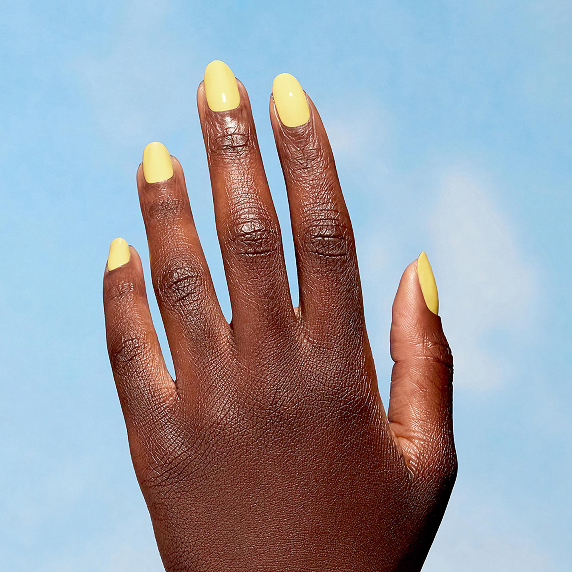 OPI NAT030 – Make My Daisy – Nature Strong  