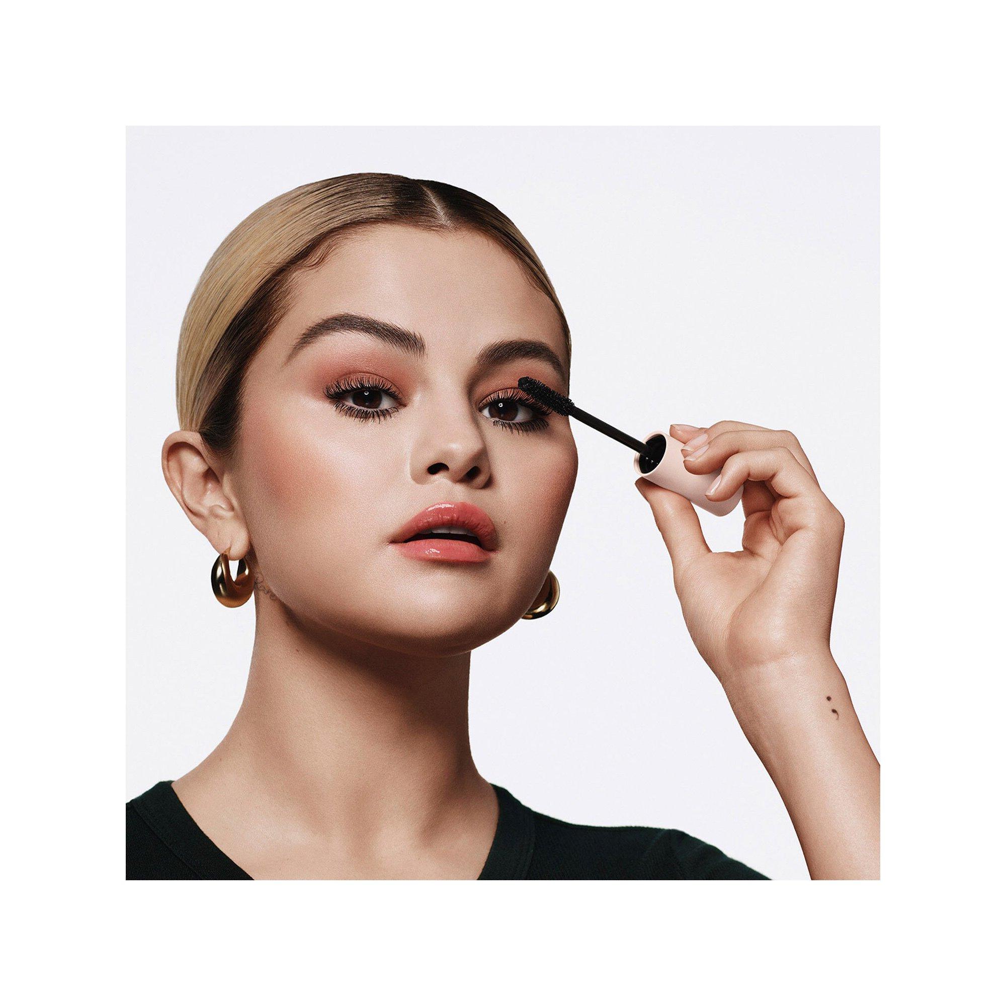 RARE BEAUTY Perfect strokes universal - Volumenmascara   