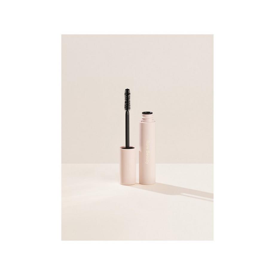 RARE BEAUTY Perfect strokes universal - Mascara volumisant  