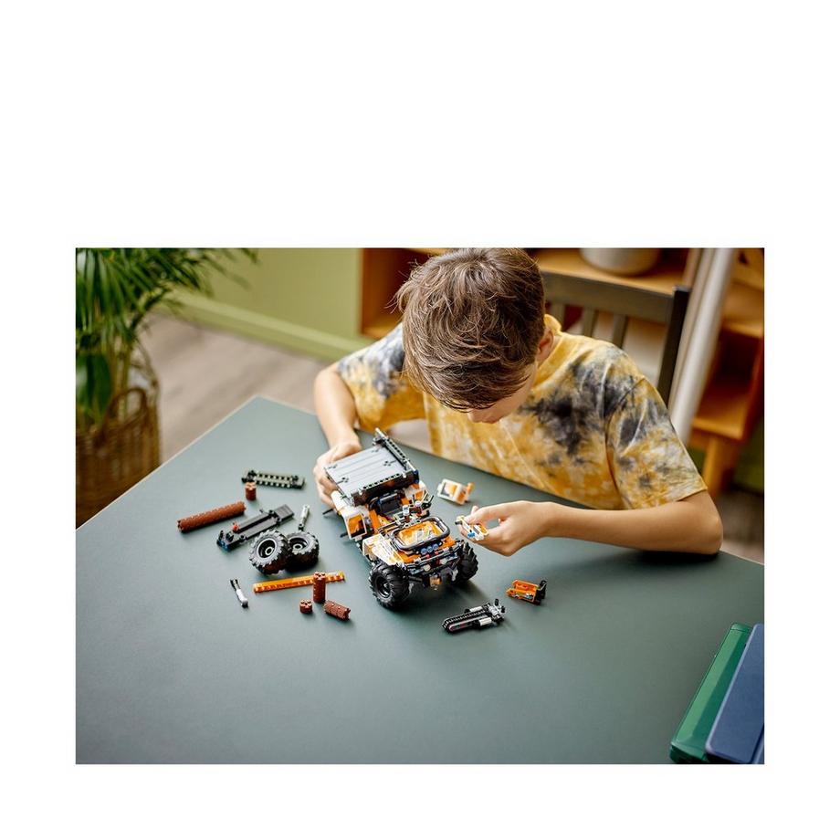 LEGO®  42139 Geländefahrzeug 