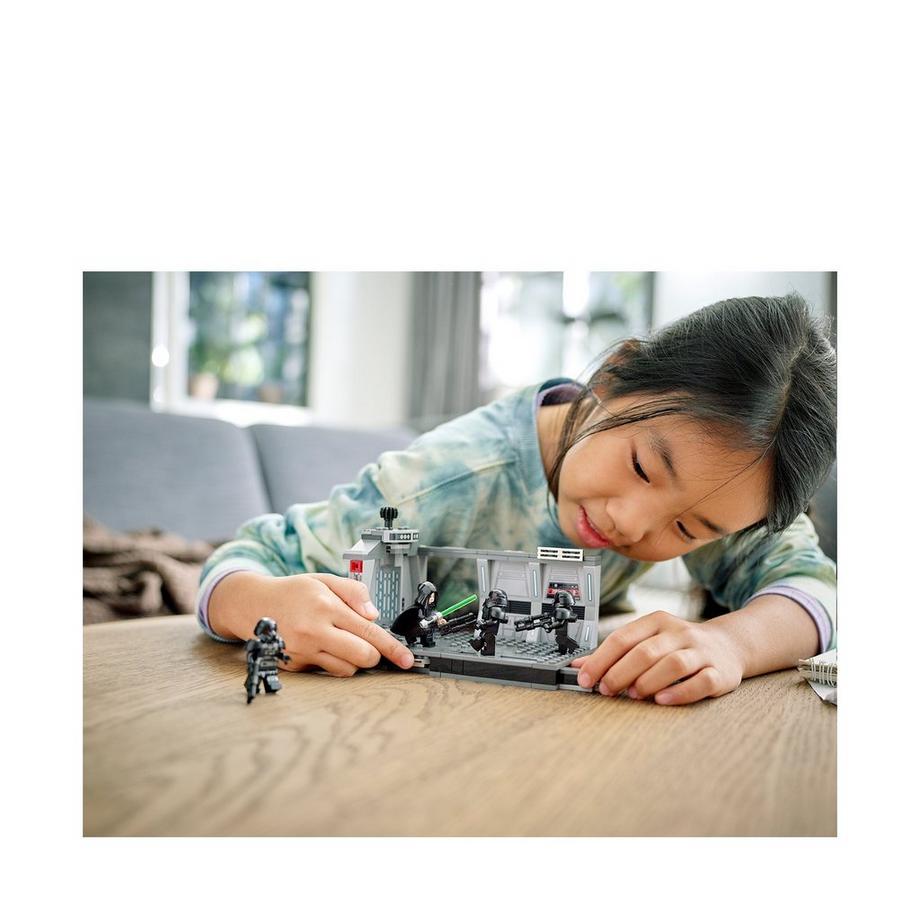 LEGO®  75324 Angriff der Dark Trooper™ 