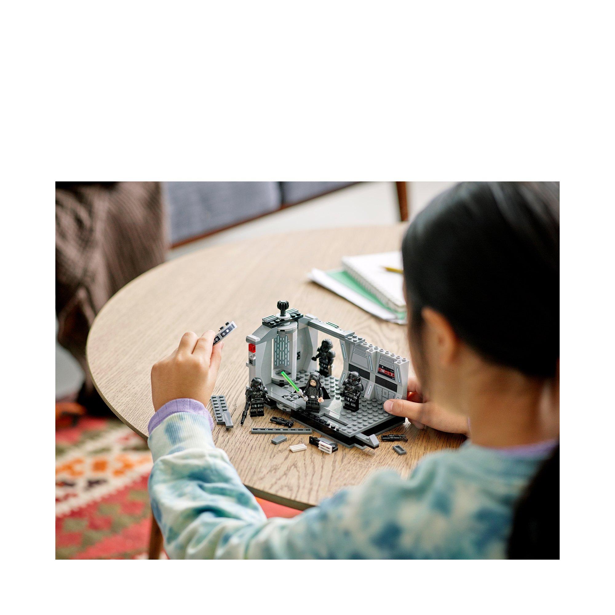 LEGO®  75324 L’attaque des Dark Troopers™ 