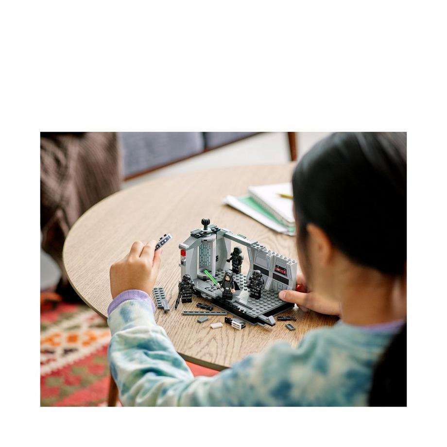 LEGO®  75324 Angriff der Dark Trooper™ 