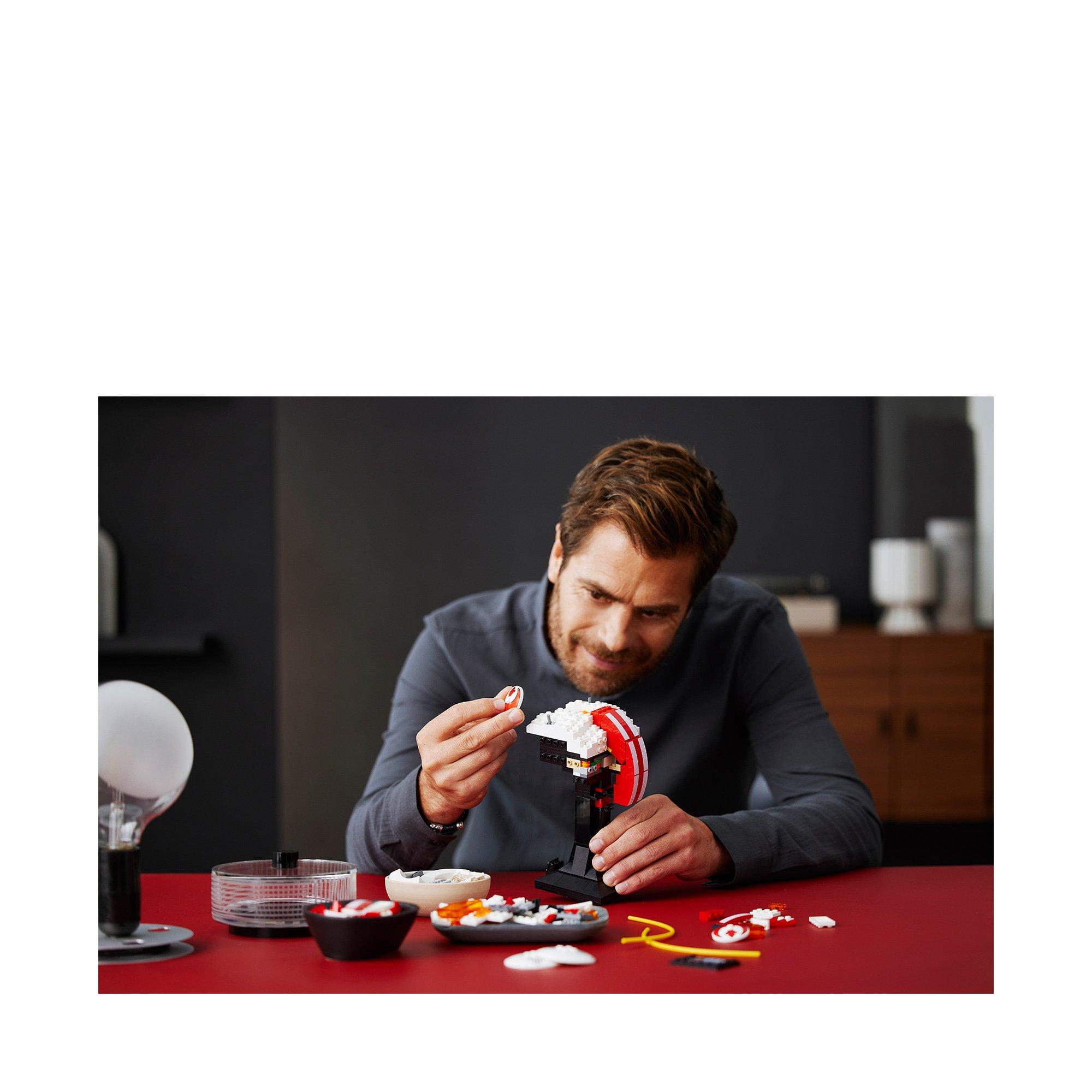 LEGO®  75327 Le casque Red Five de Luke Skywalker™ 