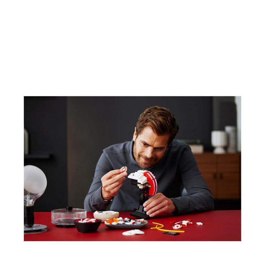 LEGO®  75327 Le casque Red Five de Luke Skywalker™ 