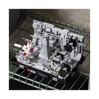 LEGO®  75329 Diorama Volo sulla trincea della Morte Nera 