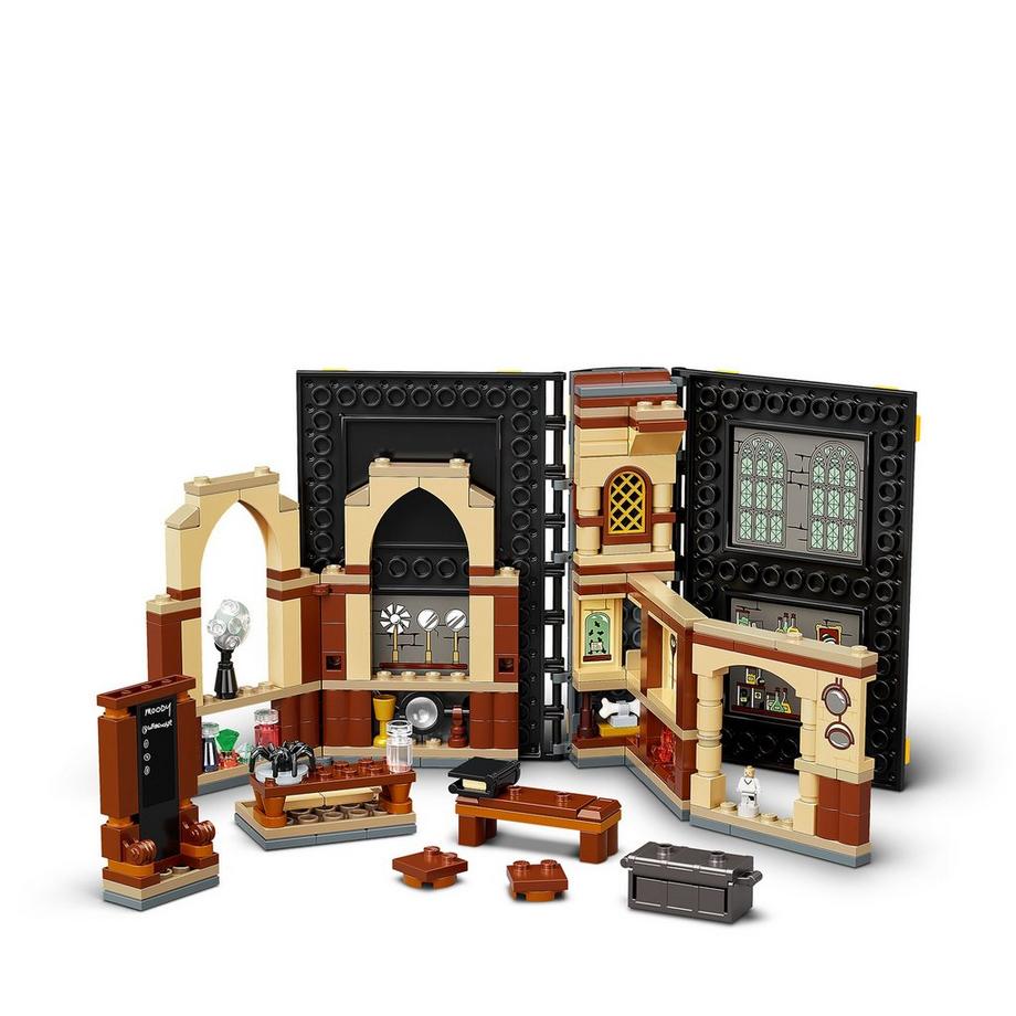 LEGO®  76397 Lezione di difesa a Hogwarts™ 
