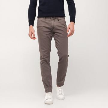 Chinohose, Tapered Fit