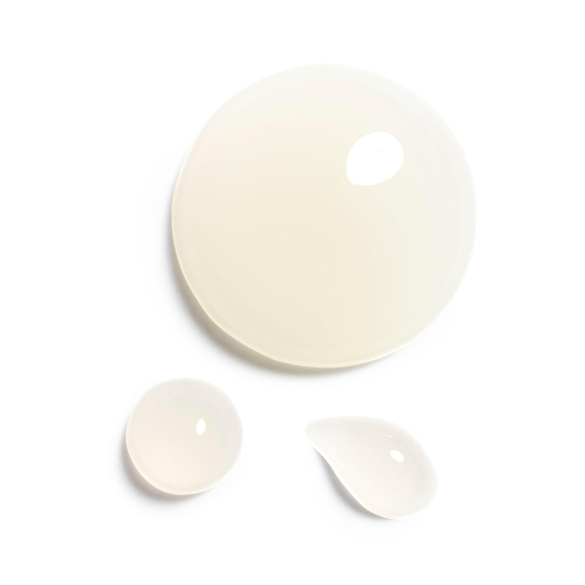 CHANEL N°1 DE CHANEL SÉRUM REVITALISANT LISSE, APPORTE DE L’ECLAT, POUR UNE PEAU QUI PARAÎT PLUS JEUNE 