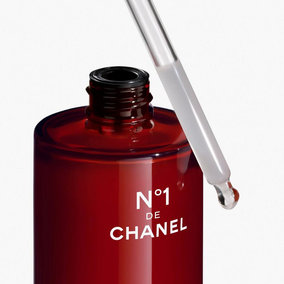 CHANEL N°1 DE CHANEL SÉRUM REVITALISANT LISSE, APPORTE DE L’ECLAT, POUR UNE PEAU QUI PARAÎT PLUS JEUNE 