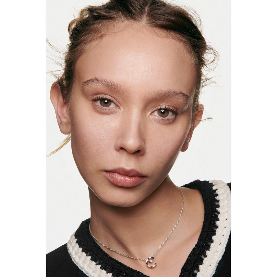 CHANEL N°1 DE CHANEL FOND DE TEINT REVITALISANT ILLUMINE – HYDRATE – PROTÈGE  