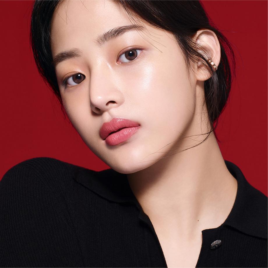 CHANEL N°1 DE CHANEL FOND DE TEINT REVITALISANT ILLUMINE – HYDRATE – PROTÈGE  