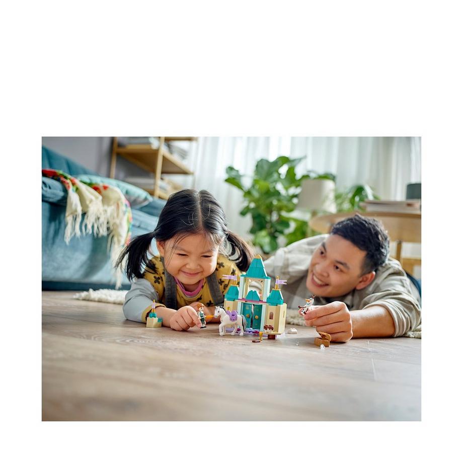 LEGO®  43204 Divertimento al castello di Anna e Olaf 