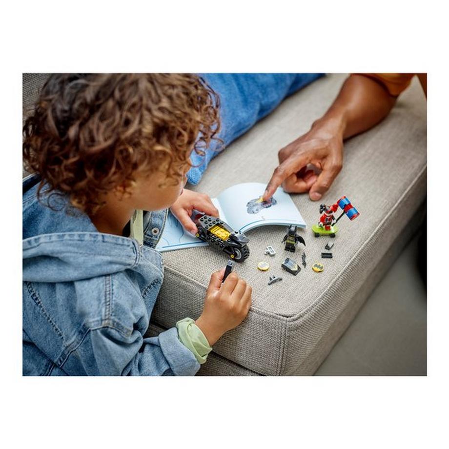 LEGO®  76220 Batman™ vs. Harley Quinn™ 