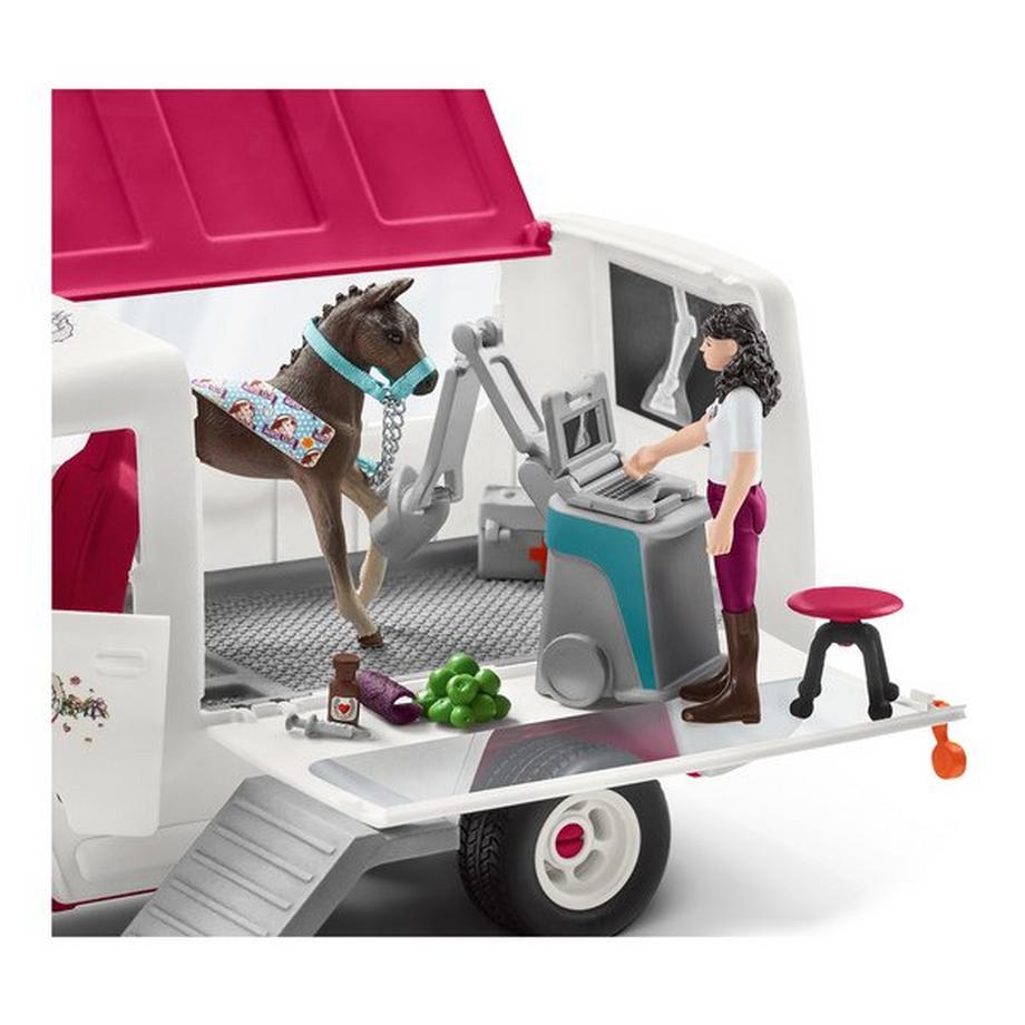 Schleich  42439 Vétérinaire mobile avec poulain Hanovrien 