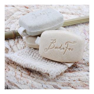 BadeFee Hairy solid shampoo
with chamomile blossoms and pomegranate extract for sensitiv "Shampoo solido con fiori di  camomilla ed estratto di melograno per cute sensibile" 